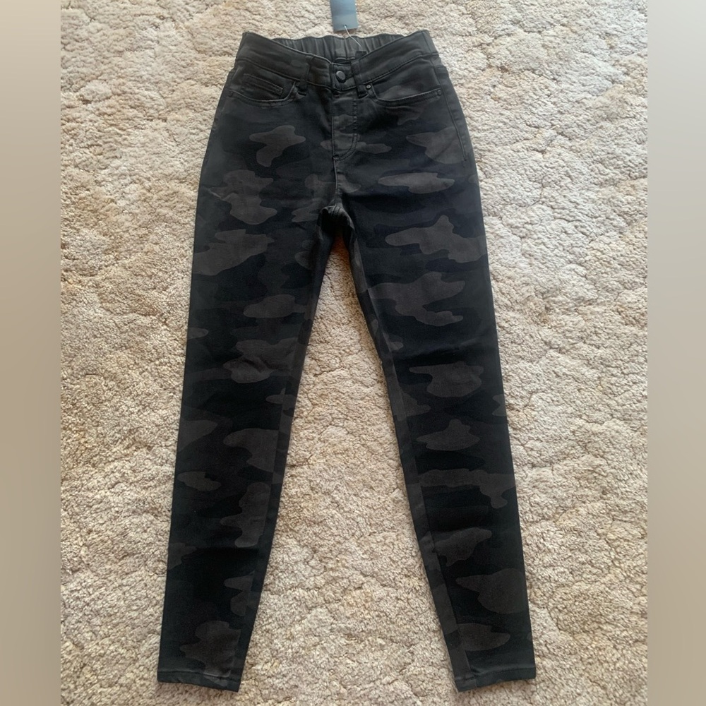 NWT G by Giuliana Camouflage Stretch Skinny Pants/Jeans in Size 2P